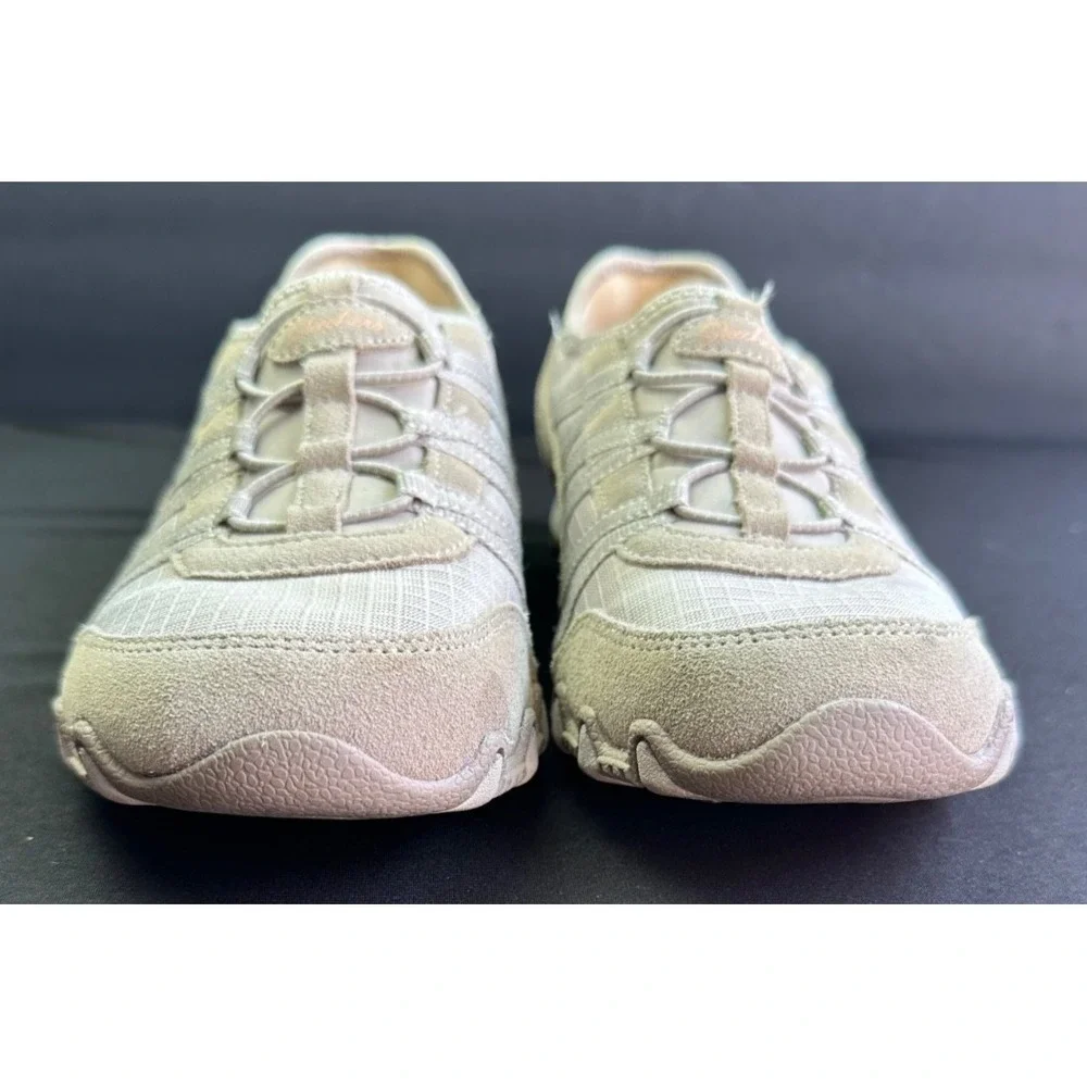 Skechers Women's Casual Breathe-Easy-A-Look Sneaker Flat Slip On Sz 7.5 Gray